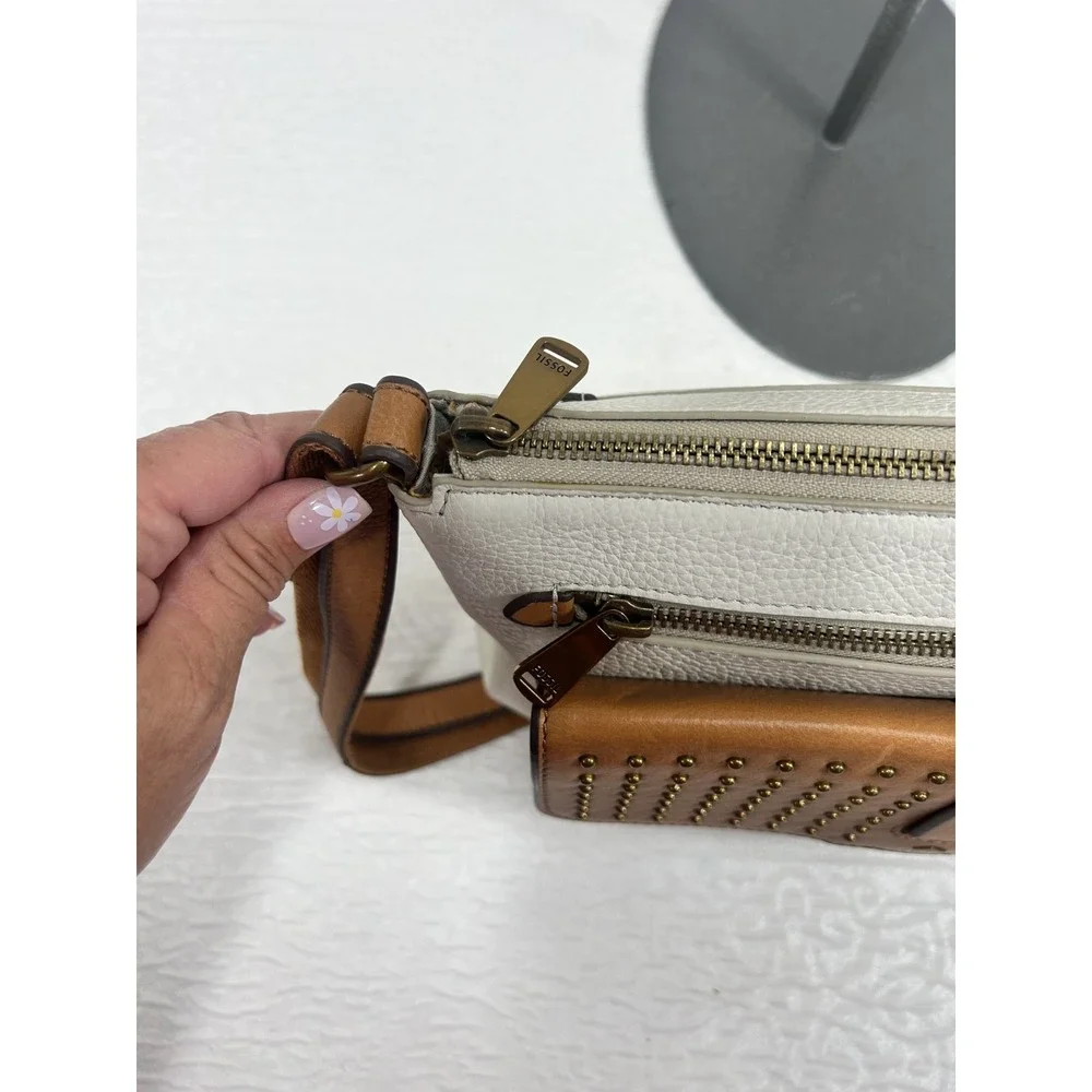 Fossil cream & brown pebbled leather purse zip closure womens